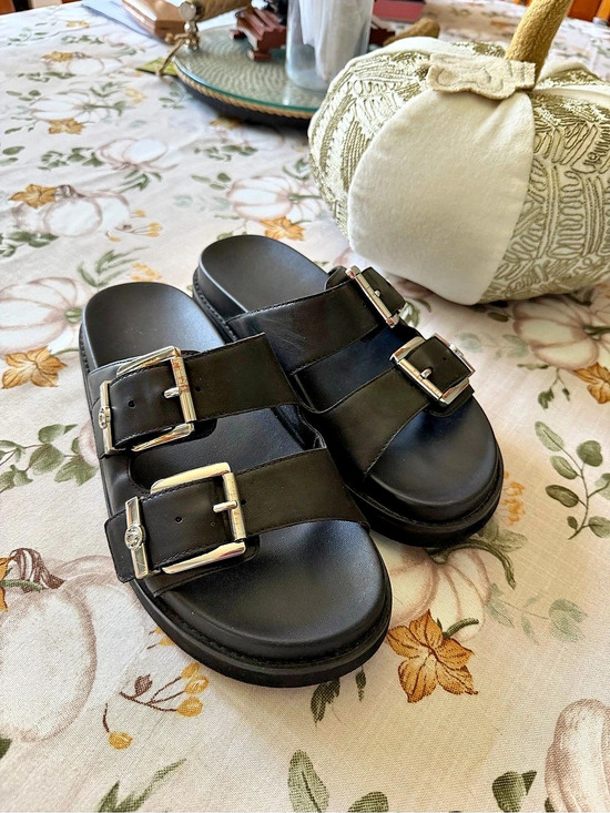 Wishbone Shoes - Wishbone Buckle Slide Sandals in Black